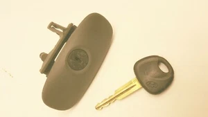 2003 Hyundai Santa Fe Glovebox Latch w/Key (Grey) - Bild 1 von 6