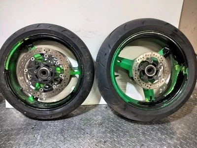 Juego de ruedas delanteras y traseras Suzuki GSXR 600 750 2001-2005 OEM NEUMÁTICOS DEFECTUOSOS Foto 1 de 4