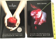 LOT OF 2 NOVELS TWILIGHT & NEW MOON BY STEPHENIE MEYER LITTLE BROWN & CO. 2005-6