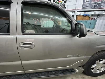 Used Front Right Door Assembly Front fits: 2002 Gmc Yukon xl 1500 Front Right Gr - Image 1 of 4