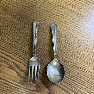 Holmes & Edwards IS Silver Plate Vintage Baby/ Child Fork and Spoon Set - Picture 1 of 3