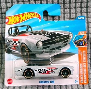 Hot Wheels 2025 Case Q TRIUMPH TR6 Treasure Hunt RTH SHORT Card Free Protector - Picture 1 of 2