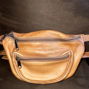 Bauchtasche Leder hellbraun mit verstellbarem Riemen. - Bild 1 von 5
