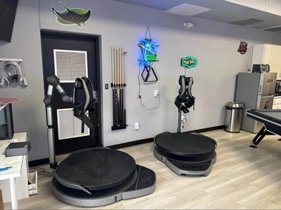 Sistema de juego cinta de correr de realidad virtual VIRTUIX OMNI ONE.  Apenas usado. Foto 1 de 4