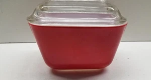 Plato refrigerador cuadrado vintage Pyrex ROJO RARO 501 MCM increíble estado - Imagen 1 de 5