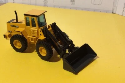 NZG Volvo Radlader in Maßstab 1:50. - Bild 1 von 3