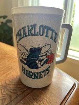 Taza de colección 1993 Charlotte Hornets mango de plástico taza cerveza NBA baloncesto 7 pulgadas Foto 1 de 4
