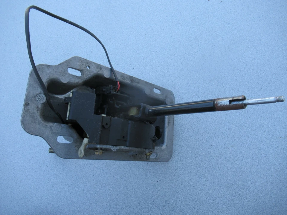 Porsche 968 Automatic Tiptronic Shifter Assembly Lever  9444261310R  #19  C#604 Foto 1 de 4