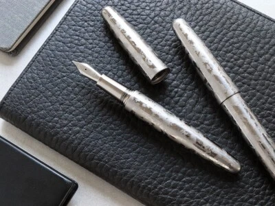 Pluma Estilográfica Wancher Dream Titanio Tipo Cigarro PRIMO Plata Escarchada F Foto 1 de 4