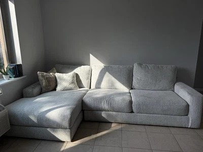 Sofá blanco/gris usado Foto 1 de 3