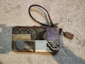 COACH PATCHWORKS WRISTLET - Picture 1 of 8