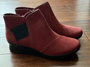 Clarks Cloudsteppers Waddell Topic Red Black Women's 8.5W Zip Wedge Ankle Bootie - Picture 1 of 12