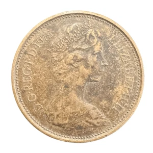 1975 2 New Pence - Elizabeth II 2nd portrait Coin KM# 916 - Picture 1 of 9