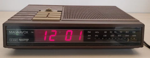 Vintage MAGNAVOX AM/FM Radio Alarm Clock Model D-3240 Red LED Faux Wood Grain Cover