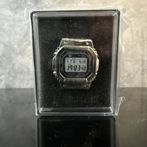 Casio G-SHOCK 40 Aniversario PIN Insignia Trasera DW-5600 1983 Raro Vendedor Basado en EE. UU. - Imagen 1 de 3