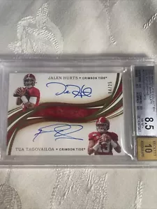 2020 Immaculate Dual Rookie Autographs Jalen Hurts, Tua Tagovailoa /25 Auto 10 - Bild 1 von 3
