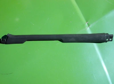 Placa de desgaste del umbral de la puerta delantera izquierda chevy metro 95-01 30013744 OEM GEO 4 PUERTAS Foto 1 de 4