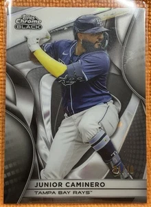 2025 Topps Chrome Black - Junior Caminero (#135 ) White Refractor 4/10 Tampa Bay - Imagen 1 de 9