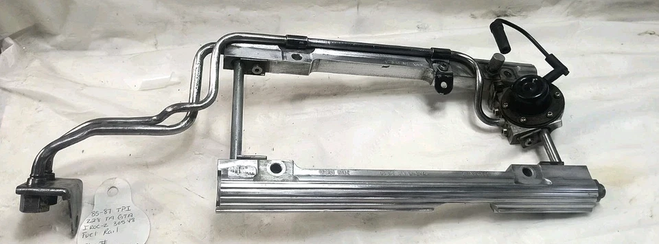 84-86 CORVETTE / 85-88 CAMARO Z28 FIREBIRD TA GTA TPI V8 Fuel Rail 17085052 MPFI - Image 1 of 4