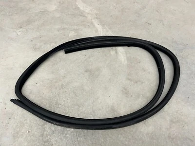 04-07 BMW E60 530i 525i 550i REAR LEFT Door Weatherstrip Gasket Seal Oem - Image 1 of 4