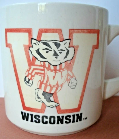 1990 s WISCONSIN Bucky BADGERS 10 oz. Coffee Cup Mug Vtg Cover