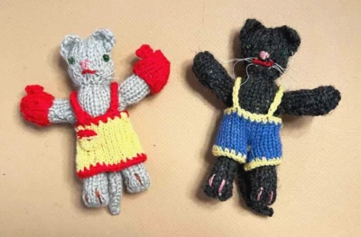 De colección Par de Gatos Tejidos Hechos a Mano Gatitos Muñeca Juguete Animales de Peluche 5" Foto 1 de 4