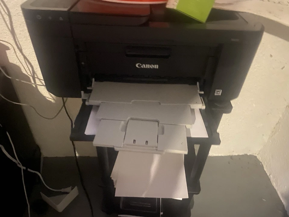 Canon High-Speed Laser Printer comes with ink and paper - Image 1 of 1