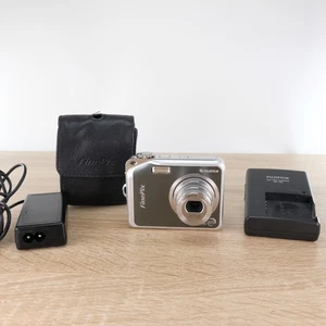 Fujifilm FinePix V10 5.1MP Super CCD HR Digital Camera Touchscreen Y2K Digicam - Picture 1 of 9