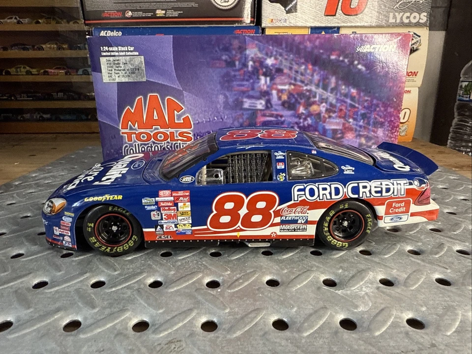 2000 Dale Jarrett Ford Quality Care Service Credit 1/24 Action NASCAR Diecast - Image 1 of 3