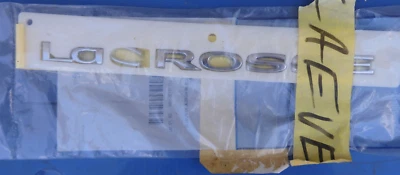 Buick LaCrosse 2014 compartimento trasero tapa cromo emblema maletero nuevo OEM 90766828 Foto 1 de 2