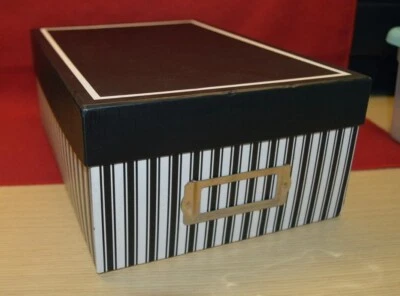 Caja contenedor de almacenamiento diseño rayas blanco y negro cartón sin identificación ~11-3/8" lg Foto 1 de 4