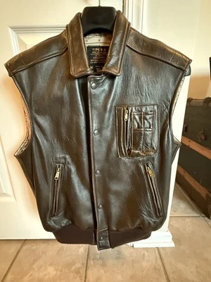 Chaleco de vuelo de cuero Cockpit EE. UU. tipo B-9 mediano - Hecho en EE. UU. - Mapa de escape de la Segunda Guerra Mundial Foto 1 de 4