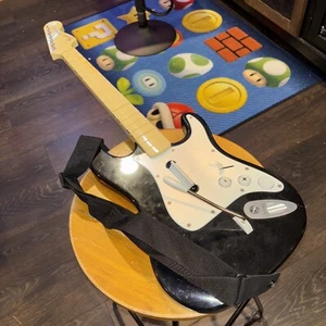 Rock Band Harmonix Fender Stratocaster Nintendo Wii 19091  -  No Dongle - Picture 1 of 3