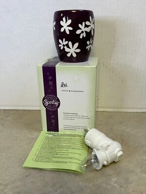 SCENTSY Lei 紫色白色雏菊陶瓷壁塞蜡加热器已停产 — 第 1/4 张图片