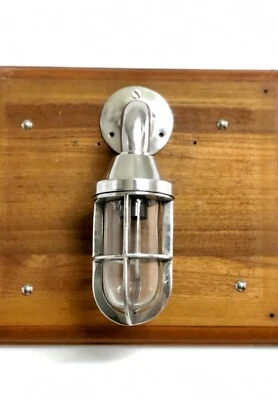 Aplique de mampara náutica pequeño hecho a mano aluminio metal luz de pared Foto 1 de 4