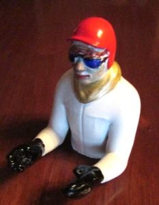 Piloto de carreras vintage sentado sin pintar resina escala 1:24 1:20 1/2 pulgada. Casco alto - Imagen 1 de 12