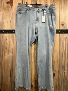Neu mit Etikett - Judy Blue Damenjeans 22 W helle Waschung Bootcut Seitenschlitz am Saum PLUS JB82552LT - Bild 1 von 4