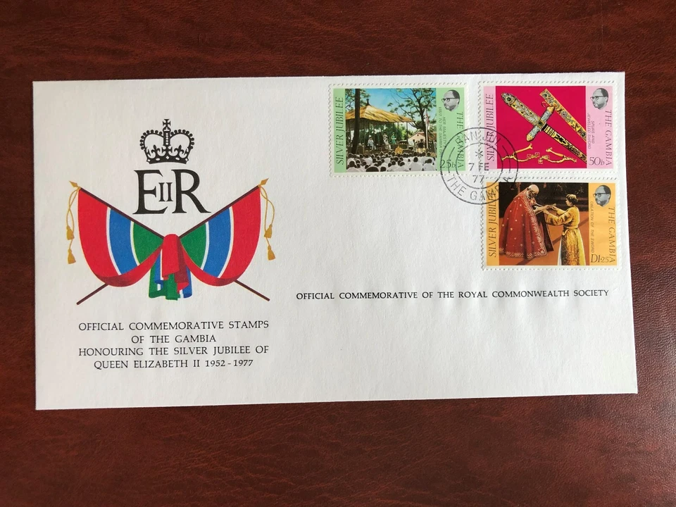 GAMBIA 1977 FDC RCS REINA ISABEL 2 BANDERA JUBILEO PLATA Foto 1 de 1