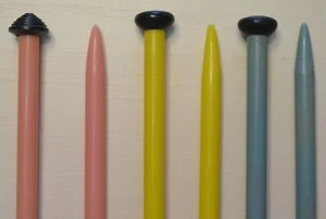6.5mm (3 gauge) PATONS BEEHIVE Knitting Needles - Plastic - choose length - Picture 1 of 7