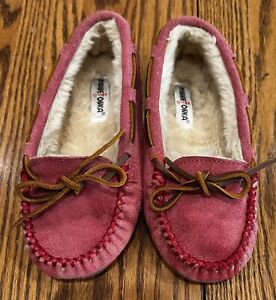 Minnetonka moccasins pink leather fur lined slippers child Size 2 gently used