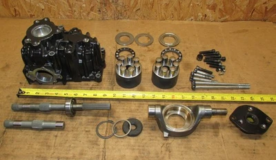 CARCASA CENTRAL CILINDRO TRANSMISIÓN JOHN DEERE 1025R LVA803405 1023E 1026R Foto 1 de 4