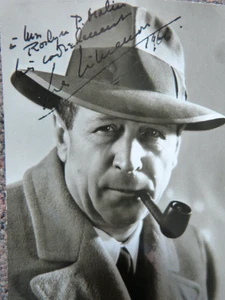 Autographe dédicace ORIGINAL du Romancier GEORGES SIMENON sur Photo carte 1966 - Foto 1 di 4