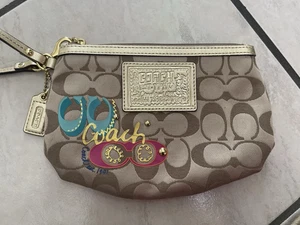 Coach Daisy Pop C Applique Medium Wristlet Bag - Picture 1 of 10
