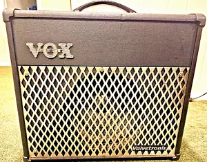 Amplificatore chitarra Vox VT30, Hybrid Tube/Solid State (usato, forte, ottime condizioni) - Foto 1 di 7