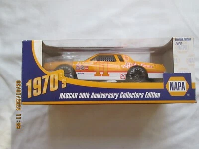 NAPA Cale Yarborough #11 50 Aniversario Edición Coleccionista Holly Farms 1:24 Foto 1 de 3