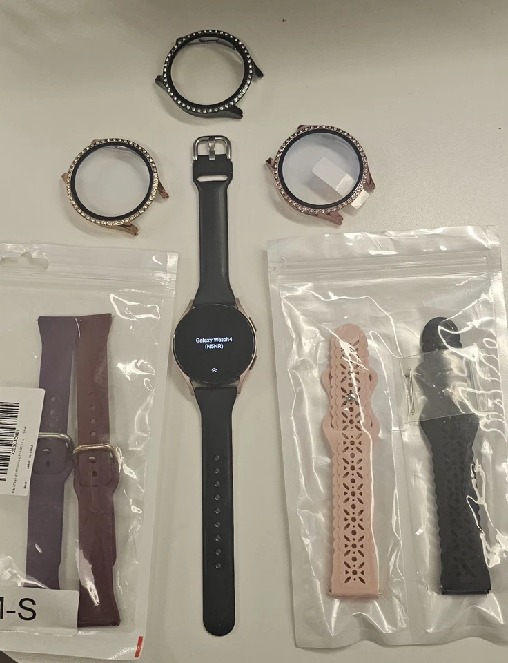 Samsung Galaxy 4 LTE Watch 40mm With Accessories  - Image 1 of 1