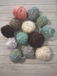 ganchillo tejido voluminoso hilo misc lote mixto 13 piezas bolas parciales 9,9 onzas totales nuevo - Imagen 1 de 2