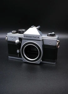 Vintage Praktica MTL 5 35mm SLR Film Camera M42 Camera Spares, Repair or Display - Picture 1 of 11
