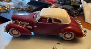 Signature Models 1937 Cord Supercharged Burgundy & Red Interior Scale 1:32 - Picture 1 of 6
