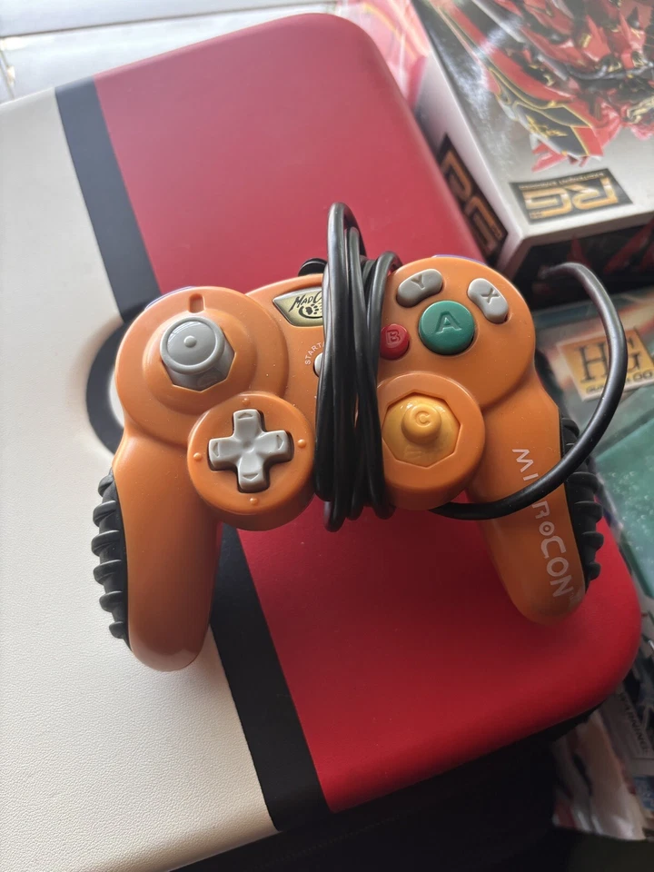 Controlador MadCatz Nintendo GameCube Macro Naranja (PARA REPUESTOS/NECESITA REPARACIÓN) Foto 1 de 3